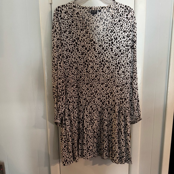 GAP Black and White Tiered Midi Dress - Picture 1 of 4